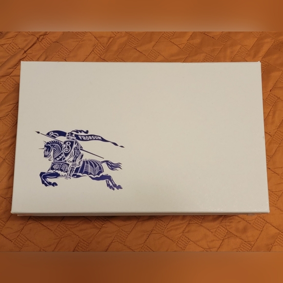 Burberry all inclusive (womens size 10 new) - Picture 3 of 6